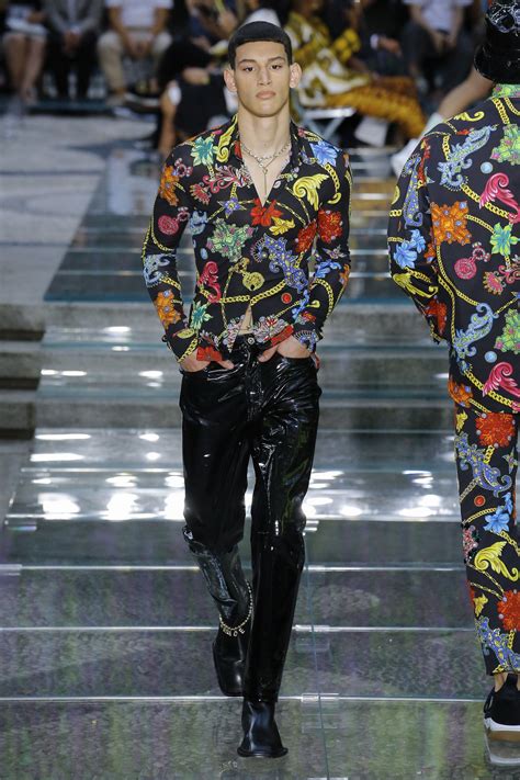 versace ss19 men's|Versace Spring 2019 Menswear Fashion Show .